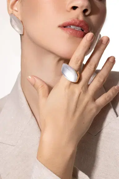 Vhernier Rock Crystal Mother of Pearl Aladino Ring | Thumbnail 2