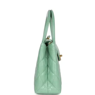 Chanel Chanel Small Kelly Shopper Light Green Shiny Aged Calfskin Brushed Gold Hardware | Thumbnail 3