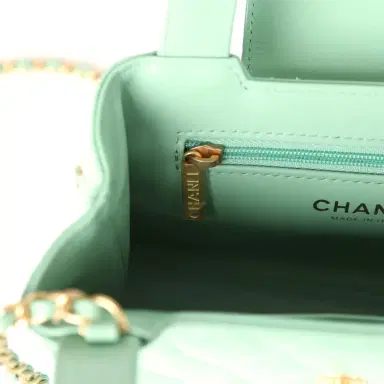Chanel Chanel Small Kelly Shopper Light Green Shiny Aged Calfskin Brushed Gold Hardware | Thumbnail 8