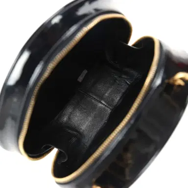 Chanel Vintage Chanel Round Vanity Bag Black and White Patent Leather Antique Gold Hardware | Thumbnail 8