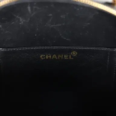 Chanel Vintage Chanel Round Vanity Bag Black and White Patent Leather Antique Gold Hardware | Thumbnail 9