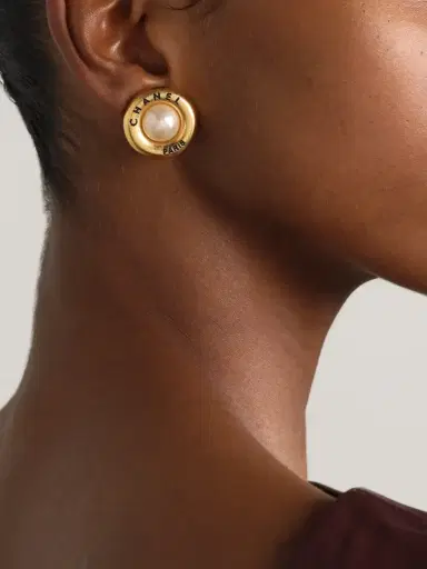 Vintage Chanel plated Faux Pearl Clip Earrings | Thumbnail 2