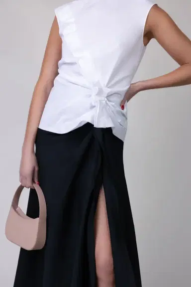 MANTU Sleeveless Gathered Top | Thumbnail 3