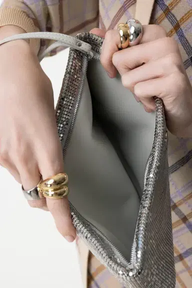 Rabanne METALLIC WRISTLET CLUTCH - SILVER | Thumbnail 3 Rabanne METALLIC WRISTLET CLUTCH - SILVER | Thumbnail 3