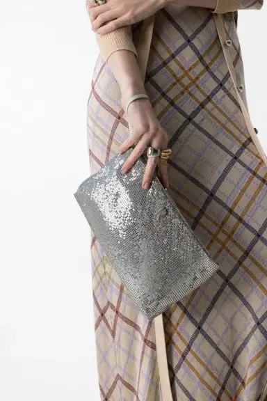 Rabanne METALLIC WRISTLET CLUTCH - SILVER | Thumbnail 4 Rabanne METALLIC WRISTLET CLUTCH - SILVER | Thumbnail 4