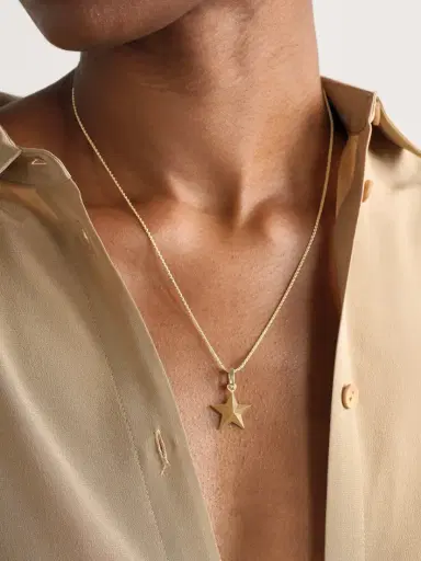 Marie Lichtenberg Star 18-karat Gold Necklace | Thumbnail 2 Marie Lichtenberg Star 18-karat Gold Necklace | Thumbnail 2