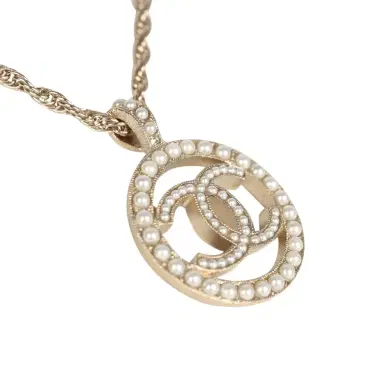 Chanel Chanel Round CC Pearl Pendant Necklace Faux Pearls & Light Gold Tone Hardware | Thumbnail 3 Chanel Chanel Round CC Pearl Pendant Necklace Faux Pearls & Light Gold Tone Hardware | Thumbnail 3