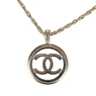 Chanel Chanel Round CC Pearl Pendant Necklace Faux Pearls & Light Gold Tone Hardware | Thumbnail 5 Chanel Chanel Round CC Pearl Pendant Necklace Faux Pearls & Light Gold Tone Hardware | Thumbnail 5