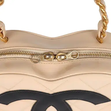 Chanel Vintage Chanel Heart Vanity Bag Beige and Black Patent Antique Gold Hardware | Thumbnail 6