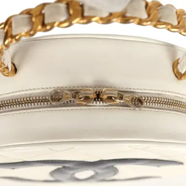 Chanel Vintage Chanel Round Vanity Bag White and Black Patent Leather Antique Gold Hardware | Thumbnail 6
