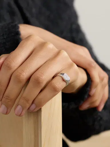 Yvonne Léon Baby Chevalière Coeur Berlingot 9-karat White Gold Diamond Signet Ring | Thumbnail 2