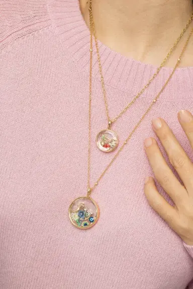 LOQUET Midi Round Locket Pendant Necklace | Thumbnail 3