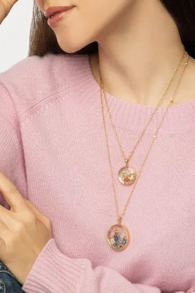 LOQUET Midi Round Locket Pendant Necklace | Thumbnail 4