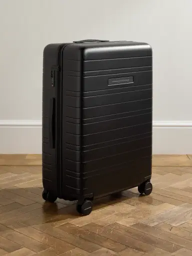Horizn Studios H7 Essential Hardshell Check-In Suitcase - Men | Thumbnail 1 Horizn Studios H7 Essential Hardshell Check-In Suitcase - Men | Thumbnail 1