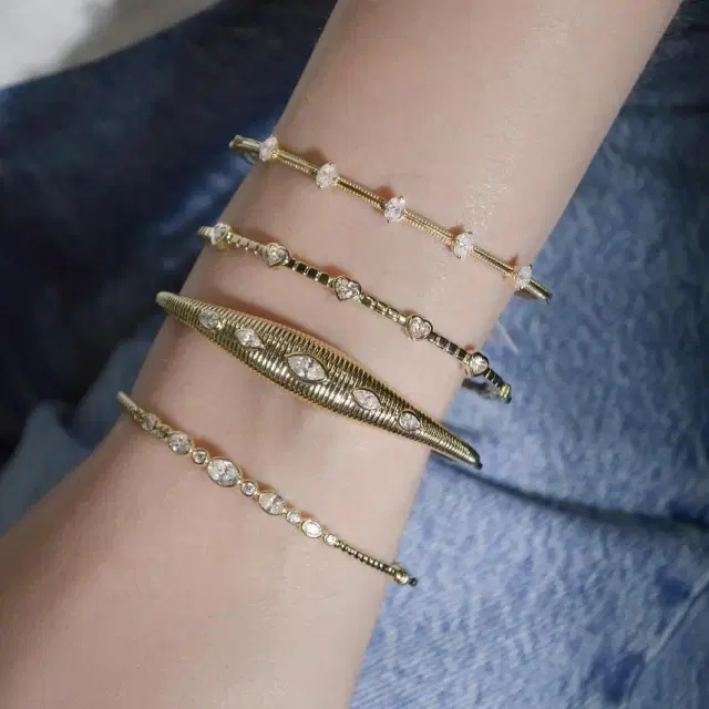 0.68ct Diamond 14K Gold Heart Bangle Bracelet
