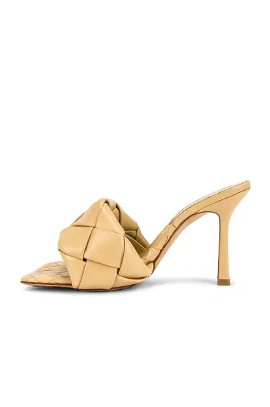 Bottega Veneta The Rubber Lido Sandals | Thumbnail 5 Bottega Veneta The Rubber Lido Sandals | Thumbnail 5