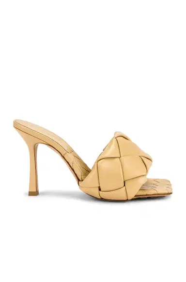 Bottega Veneta The Rubber Lido Sandals | Thumbnail 1 Bottega Veneta The Rubber Lido Sandals | Thumbnail 1