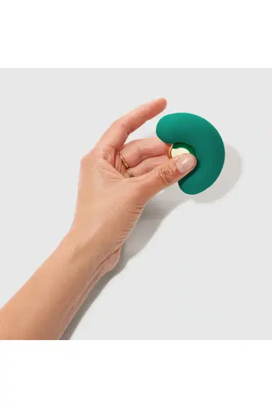 goop beauty Viva La Vulva Vibrator | Thumbnail 8 goop beauty Viva La Vulva Vibrator | Thumbnail 8
