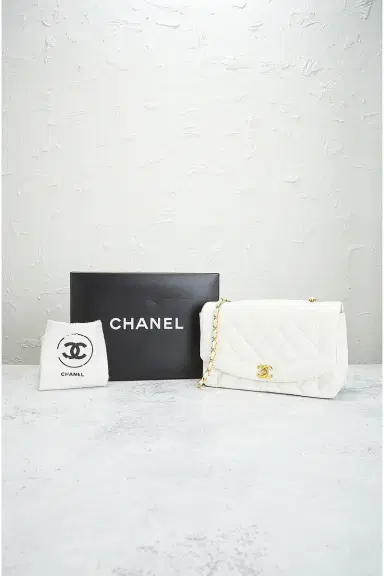 Chanel Chanel Caviar Diana Flap Bag | Thumbnail 10 Chanel Chanel Caviar Diana Flap Bag | Thumbnail 10