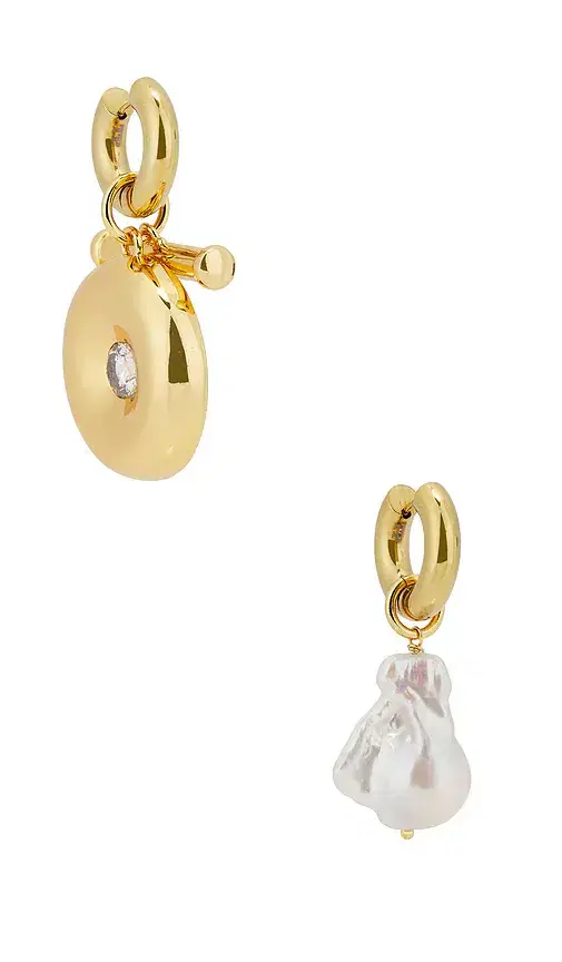Timeless Pearly Drop Earrings