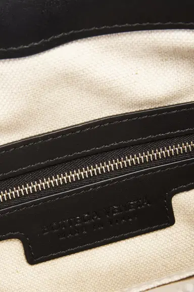 Bottega Veneta Flat Andiamo Messenger Avenue Stitch | Thumbnail 5 Bottega Veneta Flat Andiamo Messenger Avenue Stitch | Thumbnail 5
