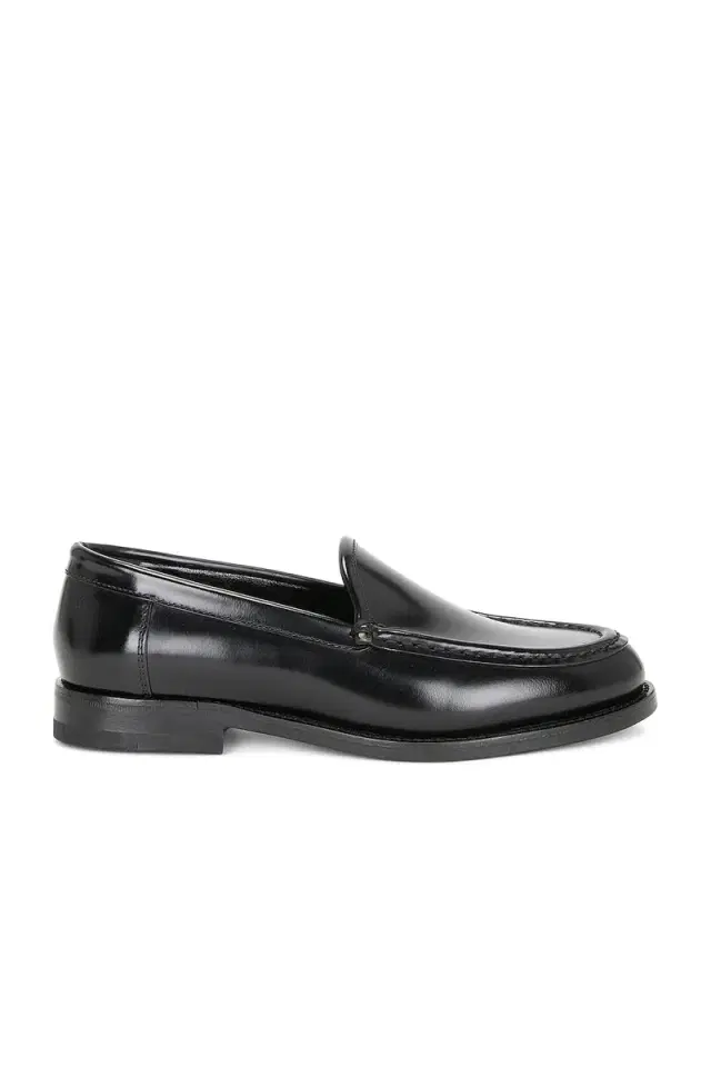 Manolo Blahnik Dineguardo Leather Loafer