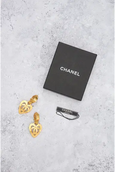 Chanel Chanel 1995 CC Heart Clip-On Earrings | Thumbnail 8 Chanel Chanel 1995 CC Heart Clip-On Earrings | Thumbnail 8