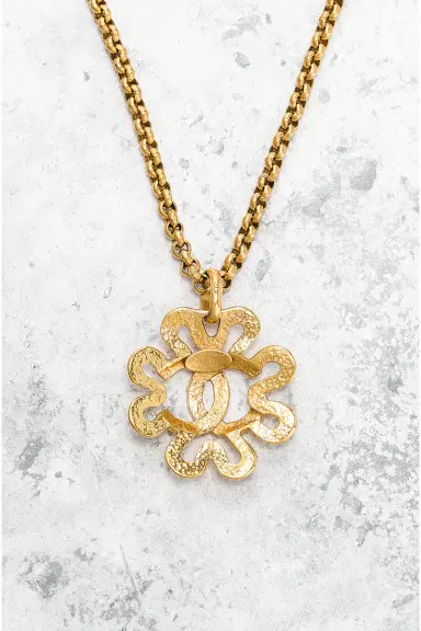 Chanel Chanel 1995 CC Flower Necklace | Thumbnail 3 Chanel Chanel 1995 CC Flower Necklace | Thumbnail 3