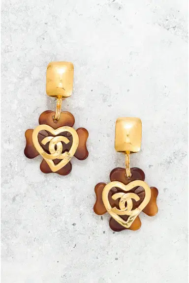 Chanel Chanel CC Tortoiseshell Clover Clip-On Earrings | Thumbnail 2 Chanel Chanel CC Tortoiseshell Clover Clip-On Earrings | Thumbnail 2