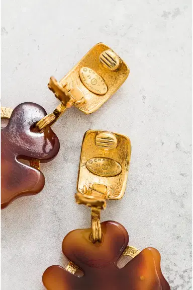 Chanel Chanel CC Tortoiseshell Clover Clip-On Earrings | Thumbnail 4 Chanel Chanel CC Tortoiseshell Clover Clip-On Earrings | Thumbnail 4