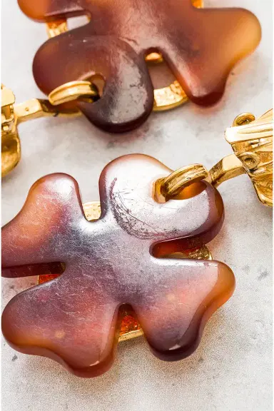 Chanel Chanel CC Tortoiseshell Clover Clip-On Earrings | Thumbnail 5 Chanel Chanel CC Tortoiseshell Clover Clip-On Earrings | Thumbnail 5