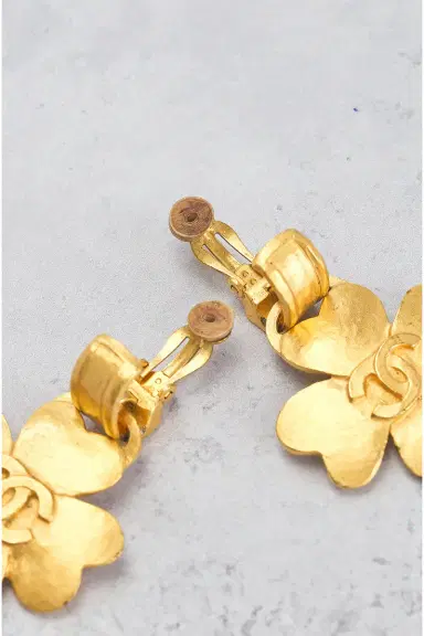 Chanel Chanel 1995 CC Clover Clip-On Earrings | Thumbnail 6 Chanel Chanel 1995 CC Clover Clip-On Earrings | Thumbnail 6