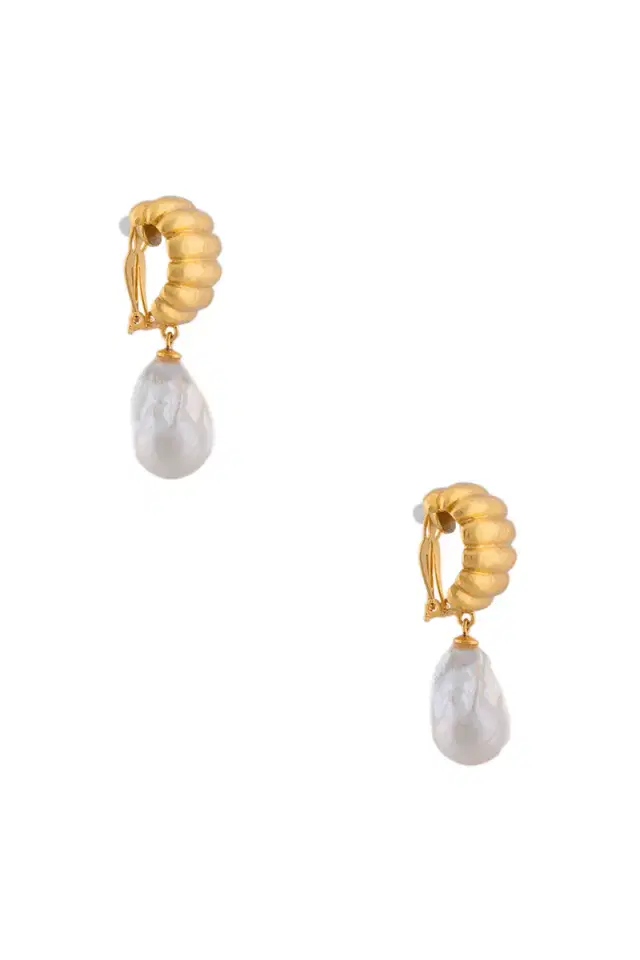 VALERE Ribbed Pearl Earrings