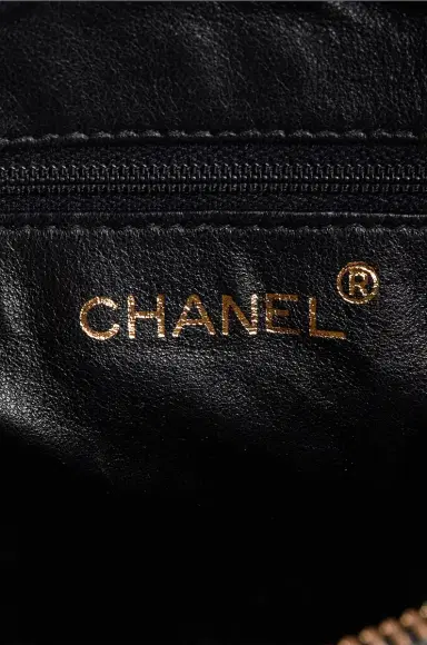 Chanel Chanel Caviar Vintage Timeless Camera Bag | Thumbnail 6 Chanel Chanel Caviar Vintage Timeless Camera Bag | Thumbnail 6