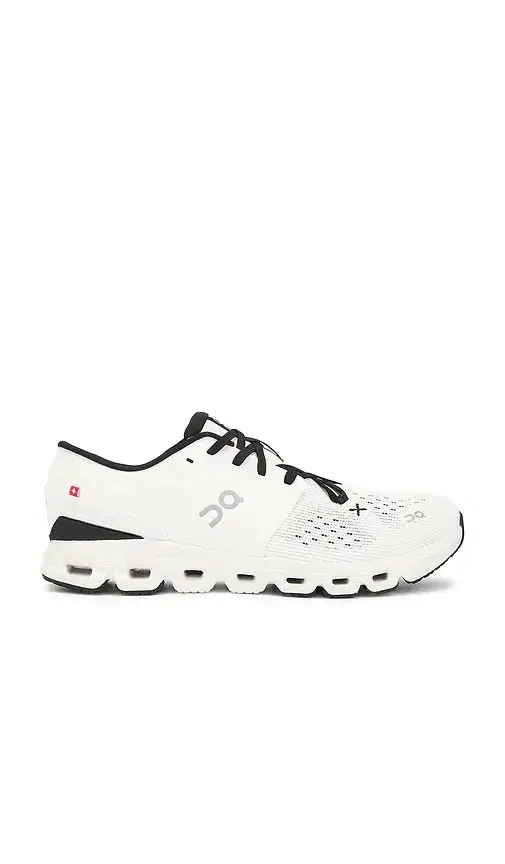 Cloud X 4 Sneaker