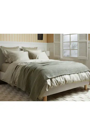 Parachute Cloud Linen Gauze Bed Blanket | Thumbnail 3 Parachute Cloud Linen Gauze Bed Blanket | Thumbnail 3