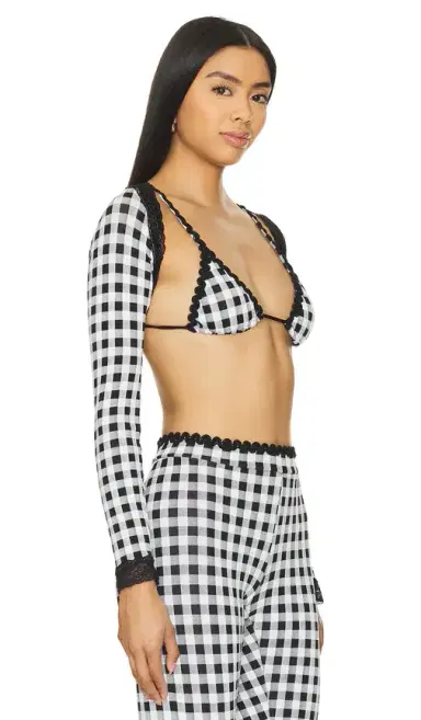 Leslie Amon Gisele Bolero | Thumbnail 2