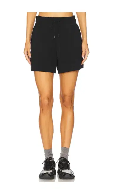 Varley Atrium High Rise Short 4.5 | Thumbnail 1 Varley Atrium High Rise Short 4.5 | Thumbnail 1