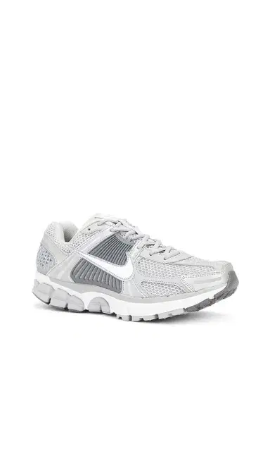 Nike Zoom Vomero 5 | Thumbnail 2
