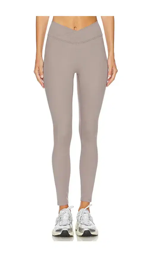 437 The V Legging