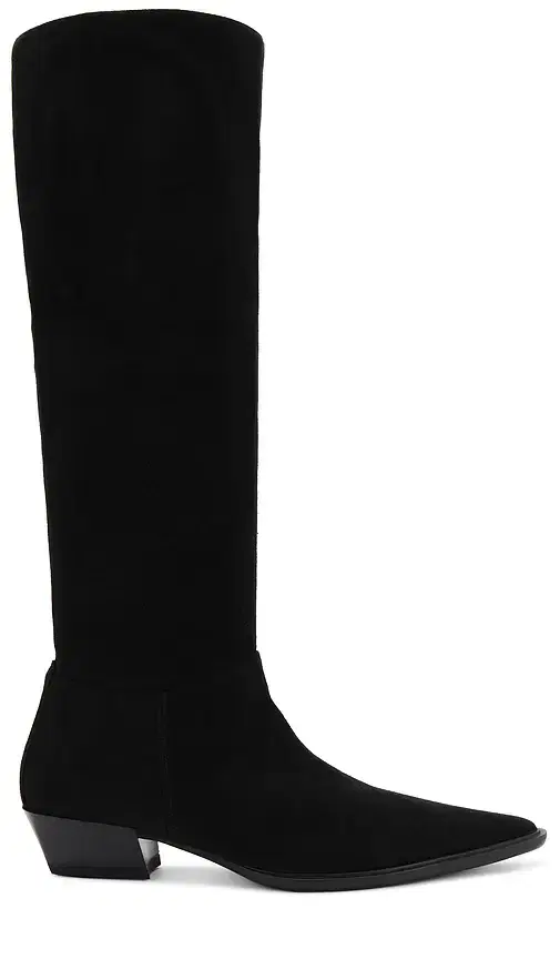 Cassie Boot