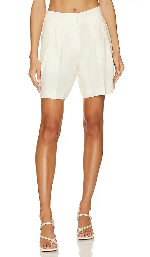 L'Academie Carinne Short