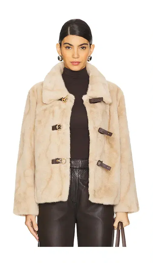 HEARTLOOM Tegan Faux Fur Coat