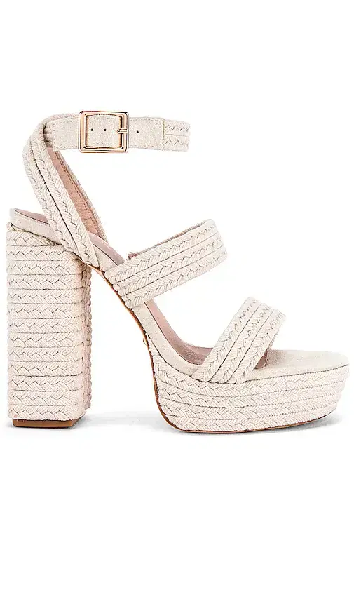 Akita Heel