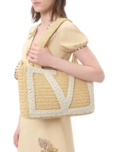Valentino Garavani Women's Viva Superstar Medium Shopping Tote Bag | Thumbnail 8