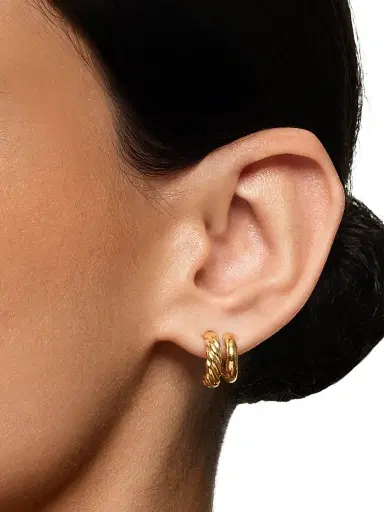 David Yurman Women's Mercer Double Hoop Huggie Earrings in 18K Yellow Gold, 13.5MM - Gold | Thumbnail 2 David Yurman Women's Mercer Double Hoop Huggie Earrings in 18K Yellow Gold, 13.5MM - Gold | Thumbnail 2