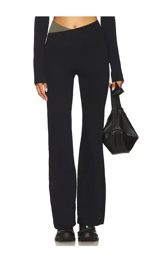 Wander Flare Legging