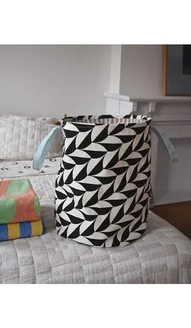 Dusen Dusen Scallop Canvas Laundry Hamper | Thumbnail 2