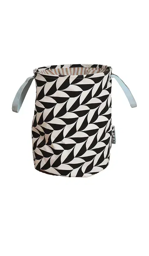 Dusen Dusen Scallop Canvas Laundry Hamper