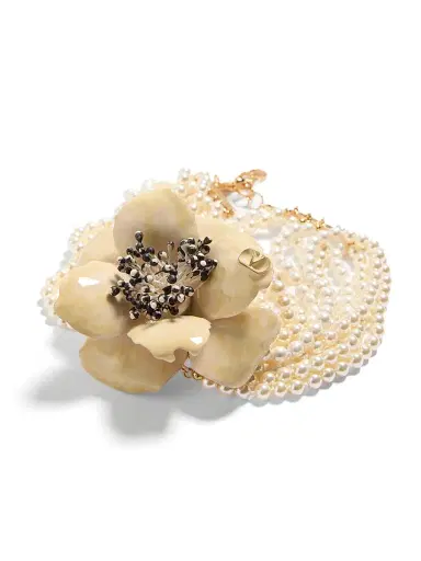 Valentino Garavani Women's Fleur Lumineuse Necklace in Metal, Enamel, Pearls and Fabric - Gold Cream | Thumbnail 3 Valentino Garavani Women's Fleur Lumineuse Necklace in Metal, Enamel, Pearls and Fabric - Gold Cream | Thumbnail 3